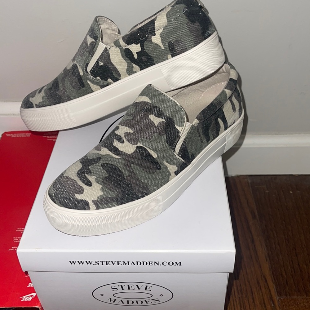 Camo patter platform slip ons
